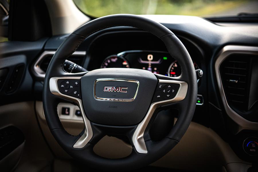 Панель приборов GMC Acadia Denali 2019 года  (фото 5 из 13)